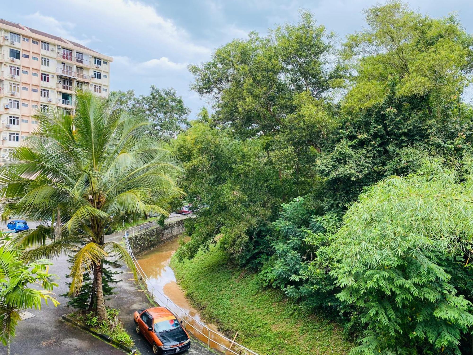 Batu Ferringhi Bayu Emas Apartment Exterior photo