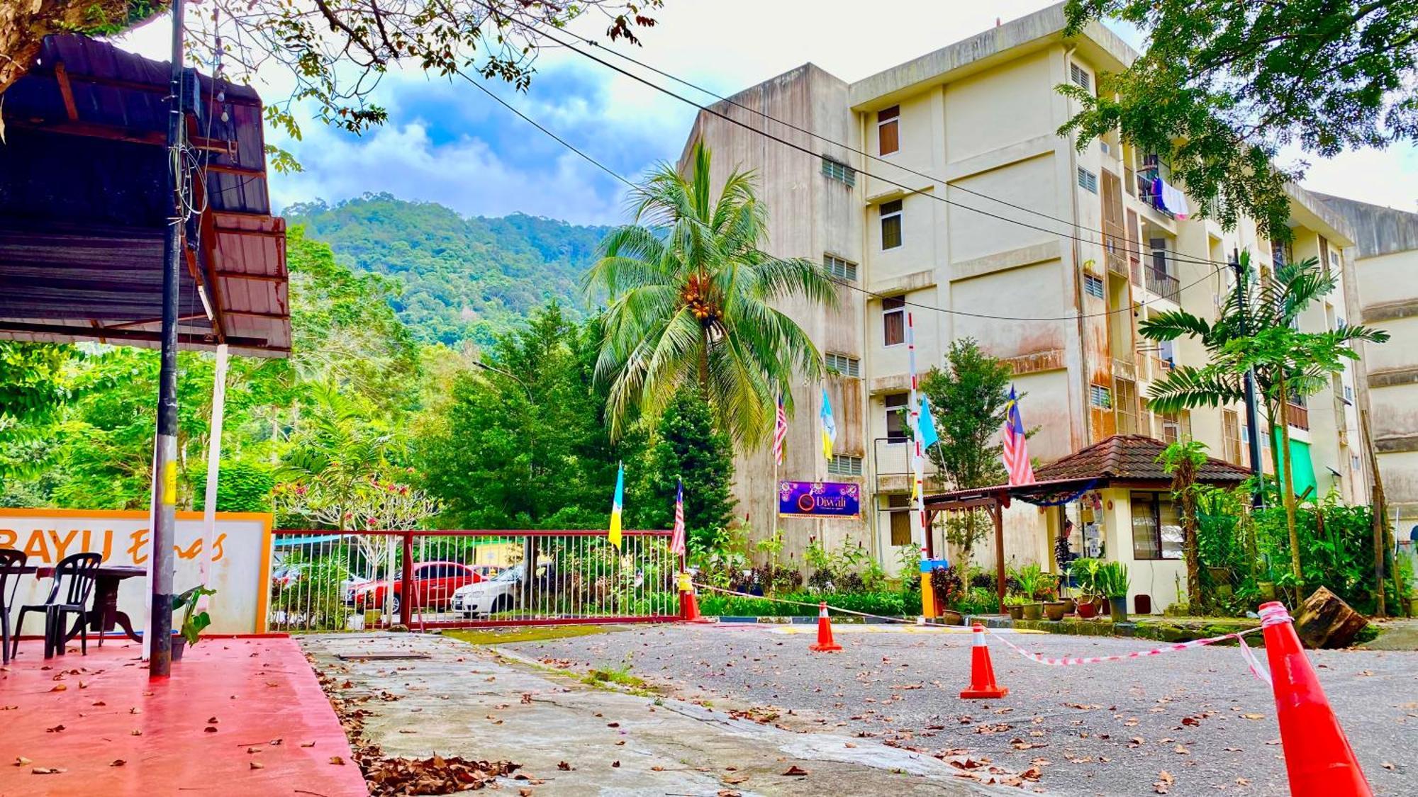 Batu Ferringhi Bayu Emas Apartment Exterior photo